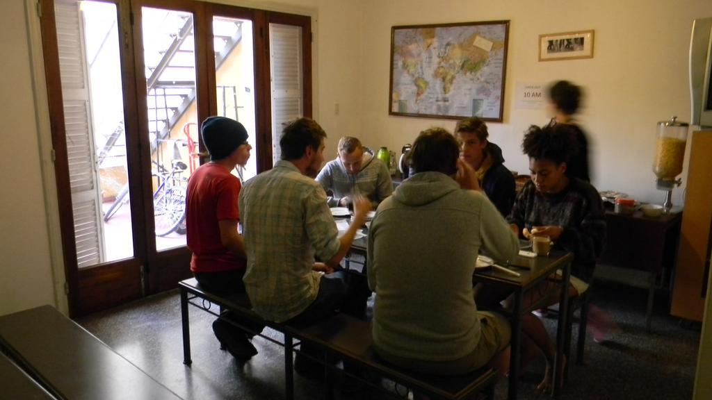Punto Urbano Hostel Мендоса Екстериор снимка