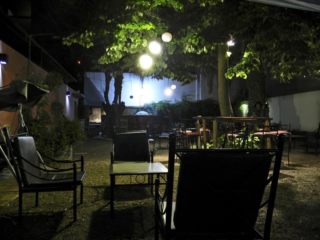 Punto Urbano Hostel Мендоса Екстериор снимка